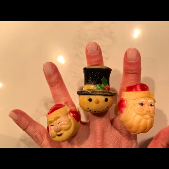Three vintage looking holiday rings, made of rubber - Picture 6 of 13